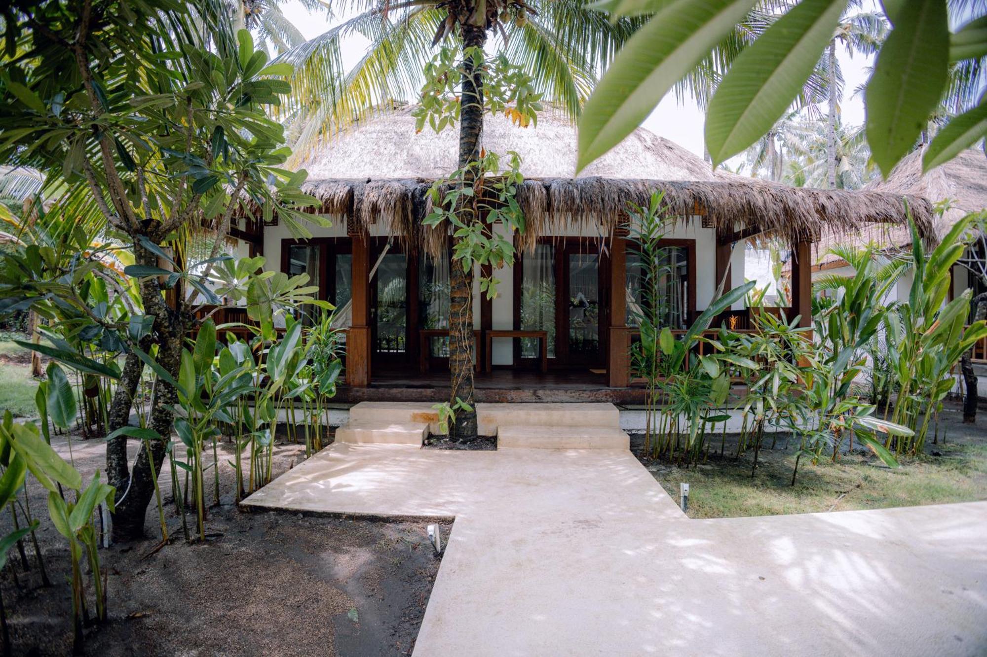Island View Bar &