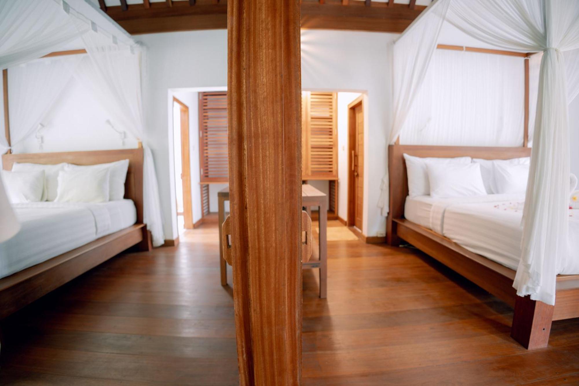 Island View Bar & Hotel 3*