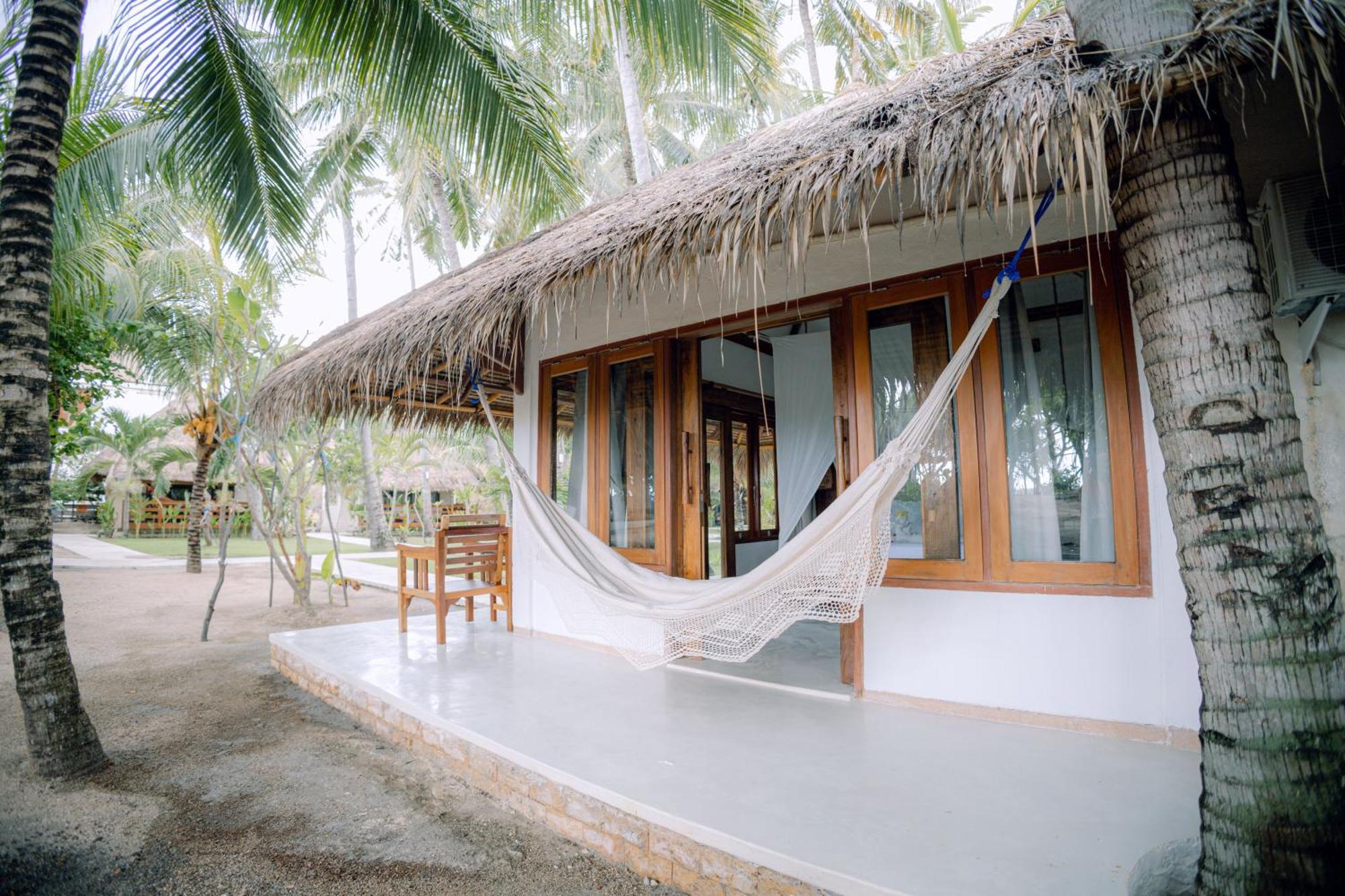Island View Bar & 3*