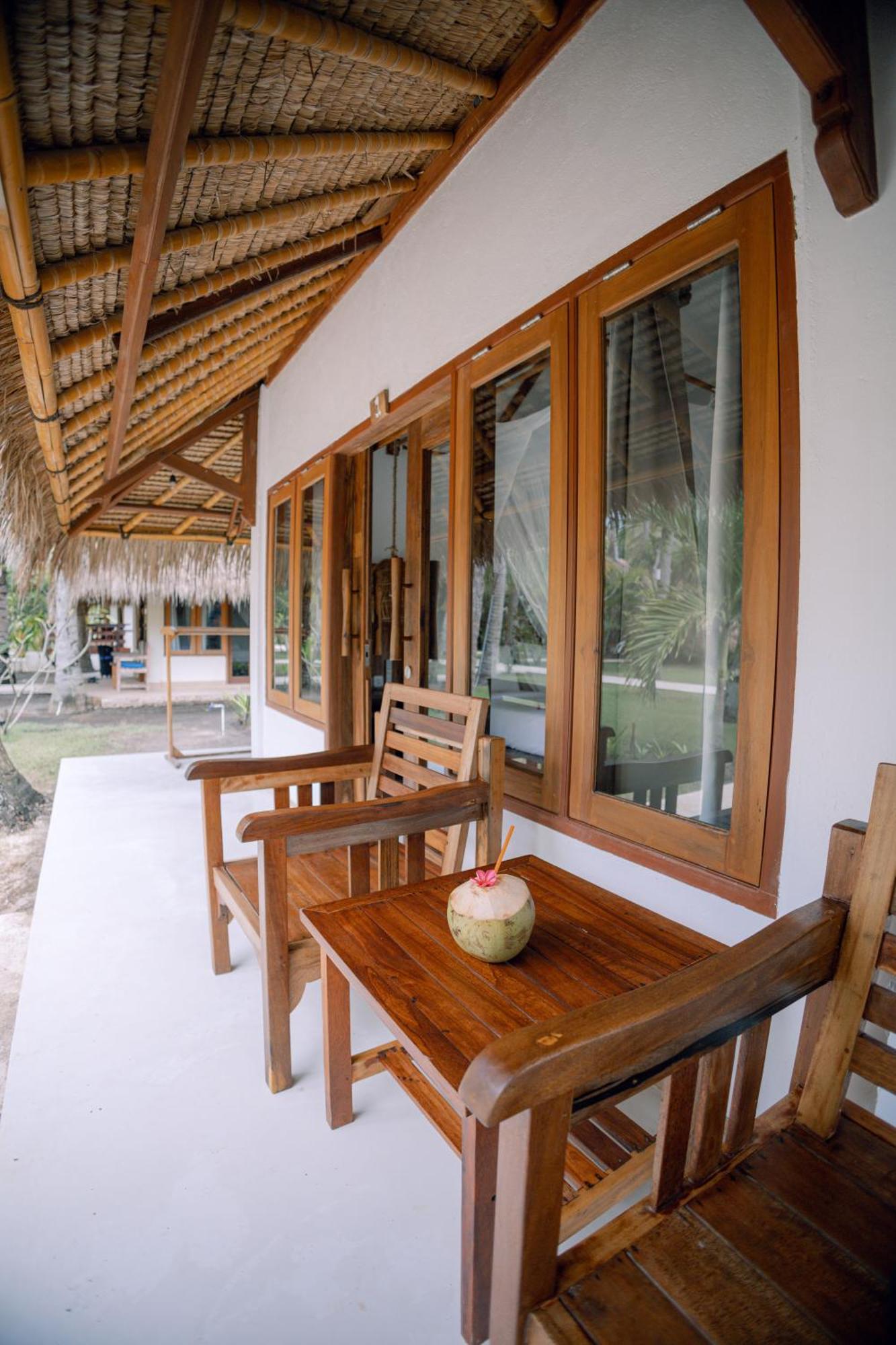 Island View Bar & Hotel
